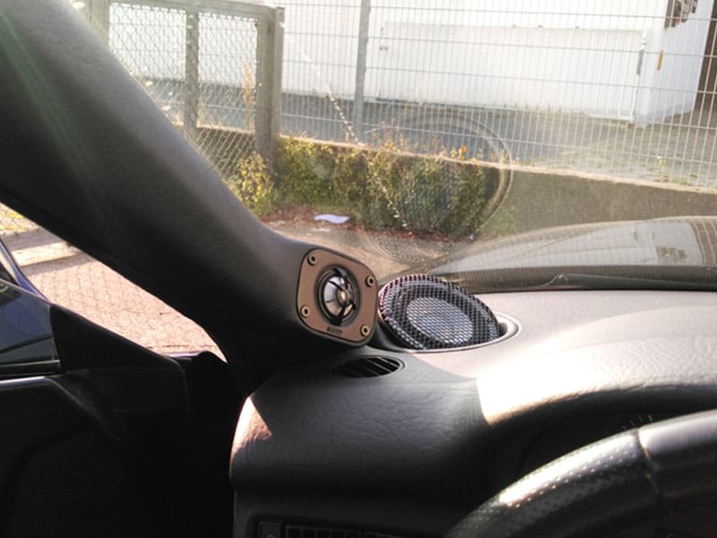 Car HiFi Einbaubeispiel Autoradio und Verstärker Audi Coupe
