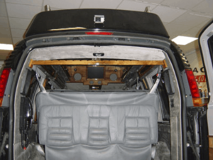 Auto HiFi Einbaubeispiel im GMC Ami Van