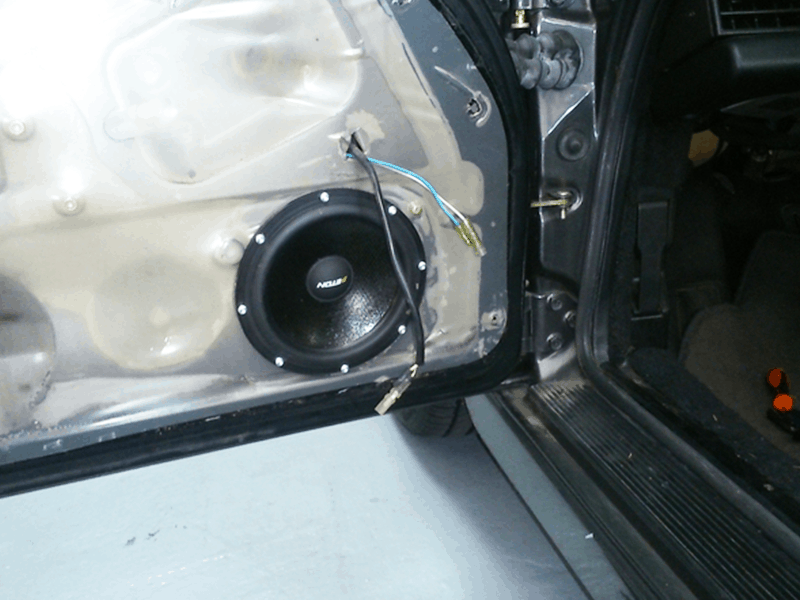 Auto HiFi Einbaubeispiel im Porsche 964