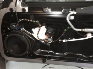 Auto HiFi Einbaubeispiel im Porsche Cayman S