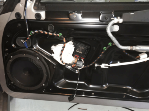 Auto HiFi Einbaubeispiel im Porsche Cayman S