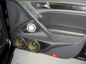 Auto HiFi Einbaubeispiel im VW Golf IV Variant