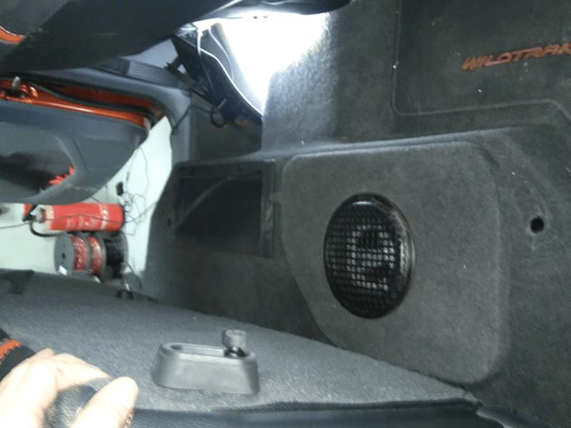 Car HiFi Einbaubeispiel im Ford Ranger Wildtrak