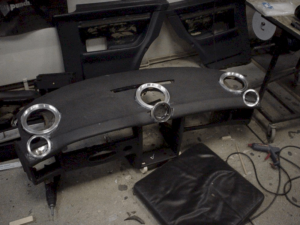 Car HiFi Einbaubeispiel Autoradio und Verstärker